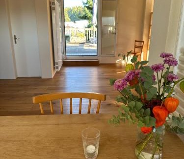 Suhr Bed & Breakfast | B&B Amsel und Meise - privates Zimmer mit Gemeinschaftsräumen