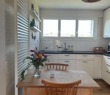 Suhr Bed & Breakfast | B&B Amsel und Meise - privates Zimmer mit Gemeinschaftsräumen