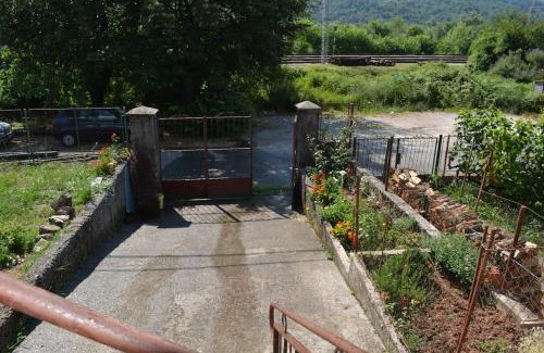 Virpazar Apartment | B&B Ana