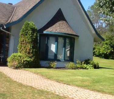 Donnacona Bed & Breakfast | B&B Aux Deux Pignons