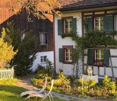 Osterfingen Bed & Breakfast | B&B Bad Tiefenau, HAUS AN DER QUELLE