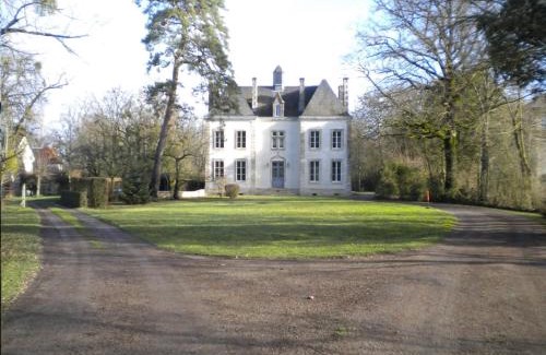 Usson-du-Poitou Bed & Breakfast | B&B Chateau La Séchère