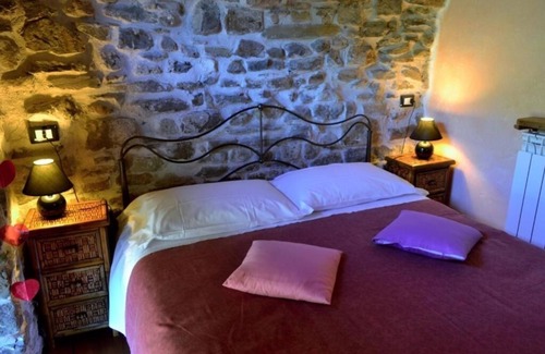 Apricale Bed & Breakfast | B&B Da Marta: King Room with Mountain View