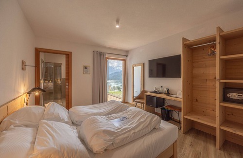 Pieve di Cadore Bed & Breakfast | B&B GIALLO - Camera Menta with bathroom for physically challenged