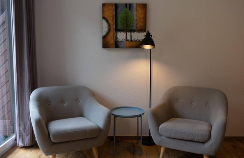 Ediger Apartment | B&B Haus Moselliebe - Comfort room with balcony and Moselle view