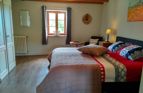 Savignac-de-Duras Bed & Breakfast | B&B Maison à votre santé room L'embrassade, in the Bordeaux wine region