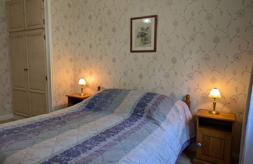 Ligny-le-Ribault Bed & Breakfast | B&B Room 'Perle' with WiFi, TV, breakfast included