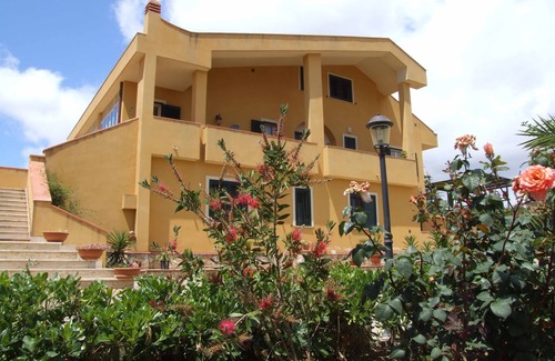 Caltanissetta Villa | B&B S. ELIA ORANGE room: ENCHANTING VILLA IMMERSED IN THE HISTORICAL PARK DUBINI