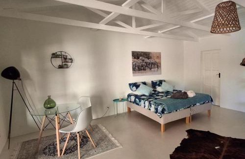 Monzi SH Bed & Breakfast | B&B Sawubona