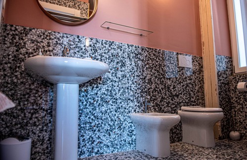 Isola del Borgo Antico Bed & Breakfast | B&B U'Panare, in Taranto's historic center a structure reminiscent of home