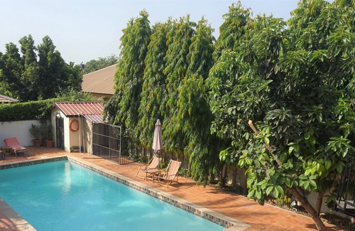Serrekunda Bed & Breakfast | B & B Villa Calliandra, comfy single room with balcony, pool and garden