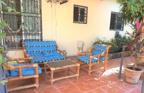 Serrekunda Bed & Breakfast | B & B Villa Calliandra, comfy single room with balcony, pool and garden