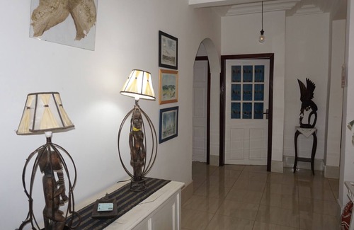 Serrekunda Bed & Breakfast | B & B Villa Calliandra, room with kingbed and ensuite bathroom with large pool.