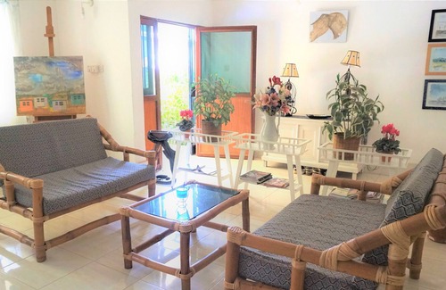 Serrekunda Bed & Breakfast | B & B Villa Calliandra, sunny room with pool view and tropical garden