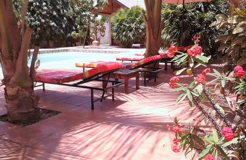 Serrekunda Bed & Breakfast | B & B Villa Calliandra, sunny room with pool view and tropical garden