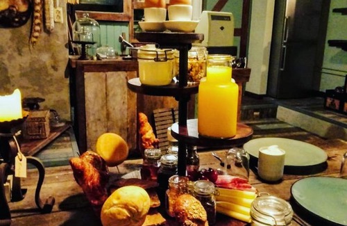Alphen Bed & Breakfast | B&B Wood, Food & More