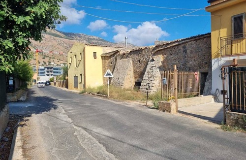 Villa Grazia di Carini House | B&BAGLIO - cozy retreat, 15 minutes from Palermo airport