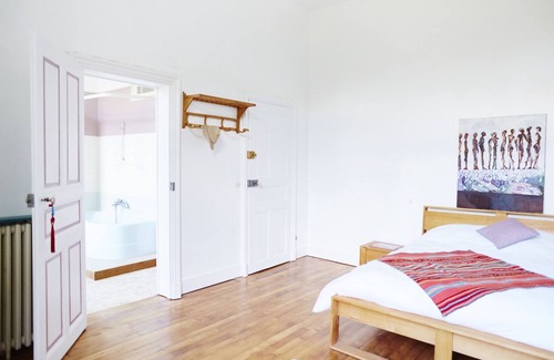 Brissac Loire Aubance Hotel | B & Brissac, Mansion on wooded estate