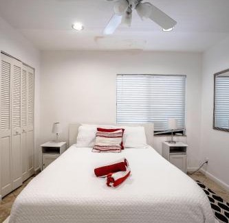Hendricks and Venice Isles Apartment | B efficiency Off Las Olas on water free kayaks