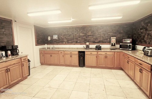 Pecos Hotel | B&J Hotel and Apartment