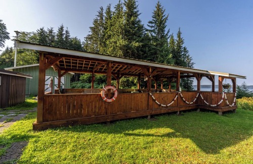 Alert Bay Cabin | (B) Queen's Cabin Comfort (non pet friendly)