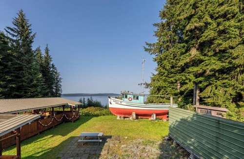 Alert Bay Cabin | (B) Queen's Cabin Comfort (non pet friendly)