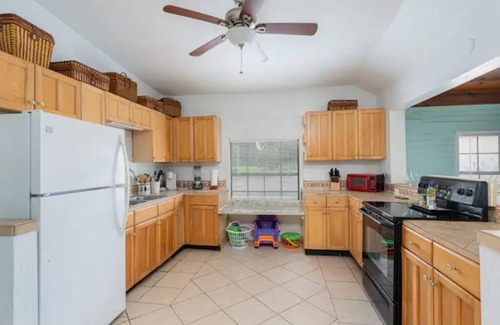 Los Fresnos House | B Relaxing waterfront 3bdrm 2bath countryside home!