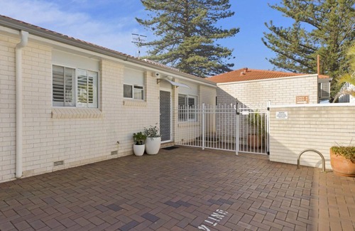 Avoca Beach Apartment | B's Beach House - Beachfront