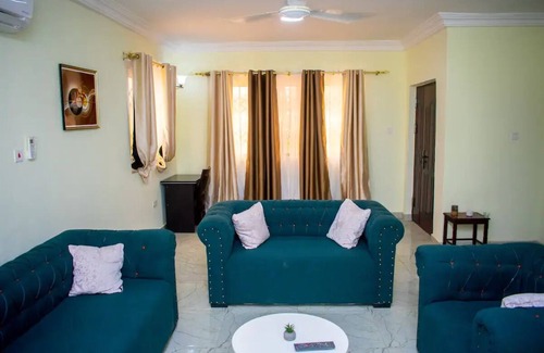 Cape Coast House | B's Classic and Cozy - Apt #3