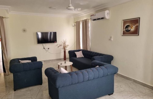 Cape Coast House | B's Classic and Cozy - Apt #3