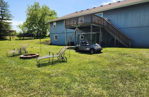 Johnson County House | B&S Creekside Retreat Lodging