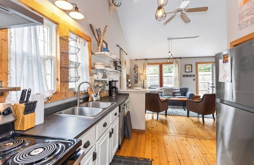 Union Pier House | B's Retreat in Union Pier