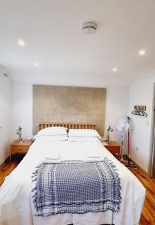 Stow-on-the-Wold House | B - Simply Rooms
