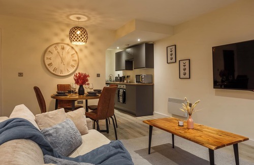 Bradford Apartment | B-Stylish 2-Bed Apartment