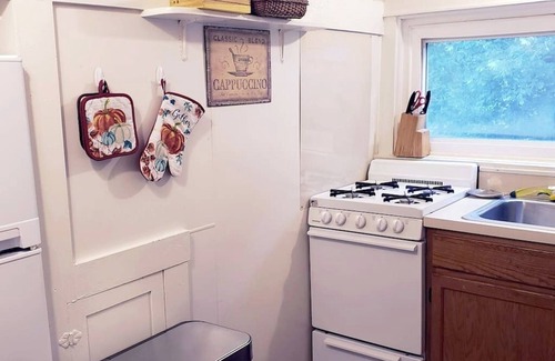Bloomington Apartment | B-town Cozy Quarters