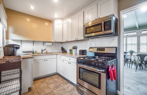 South Redondo Apartment | #B Updated 2 bed, 1 block to Beach, Esplanade, Riviera Village shopping!