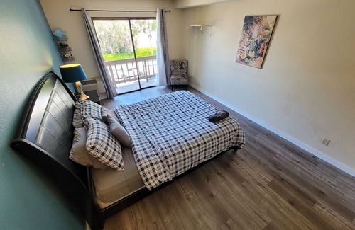 Pico - Robertson Hotel | (B03) Lovely Beverly Hills Hotel Style Room