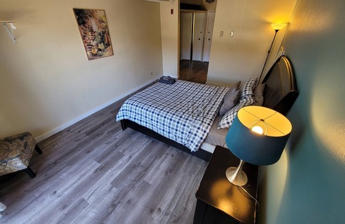 Pico - Robertson Hotel | (B03) Lovely Beverly Hills Hotel Style Room