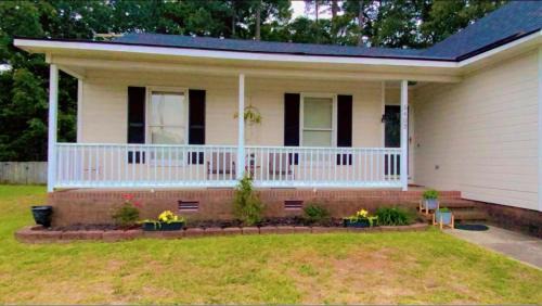 Fayetteville House | B1 Guest House