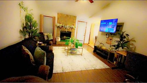 Fayetteville House | B1 Guest House