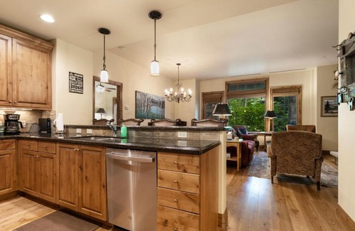 Avon Apartment | B107 Beaver Creek Landing condo