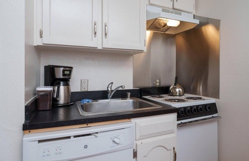 Yosemite West Condo | (B109) Studio Condominiums