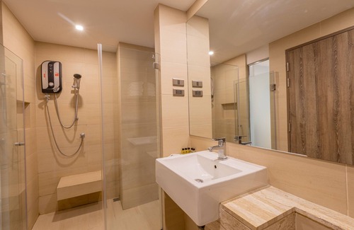 Nong Bon Hotel | B2 Bangna Premier Hotel