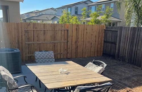 Roseville House | B4- Cozy room with private bathroom at west park