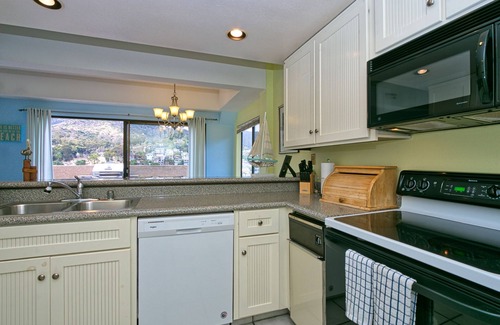 Avalon Condo | B44: 2 Bedroom, 2 Bath Townhome Condo, Balcony with Views, Pool