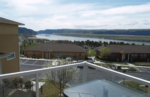 Quincy House | B50-Condo near pool & Gorge shuttle