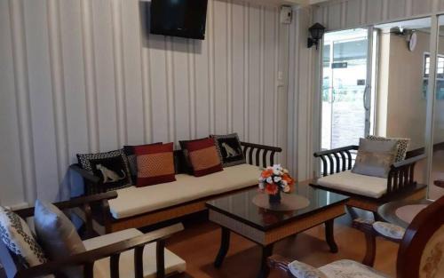 Lat Krabang Hotel | B9 Airport Resident