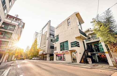 Yeonnam-dong House | B9 Tailored Service Home near Hongik University Station