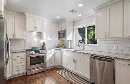 Broken Arrow House | BA's BohoChic-steps to Rose District-Complete RENO