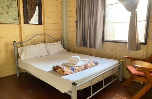 Bang Phra House | Baan Jaidee Guesthouse